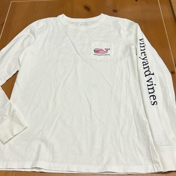 ⭐️BOGO FREE⭐️ Vineyard Vines Fire Works whale decal shirt size XXS - Picture 1 of 9